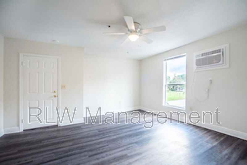 11 N Central Ave #201 - Photo 3 of 7