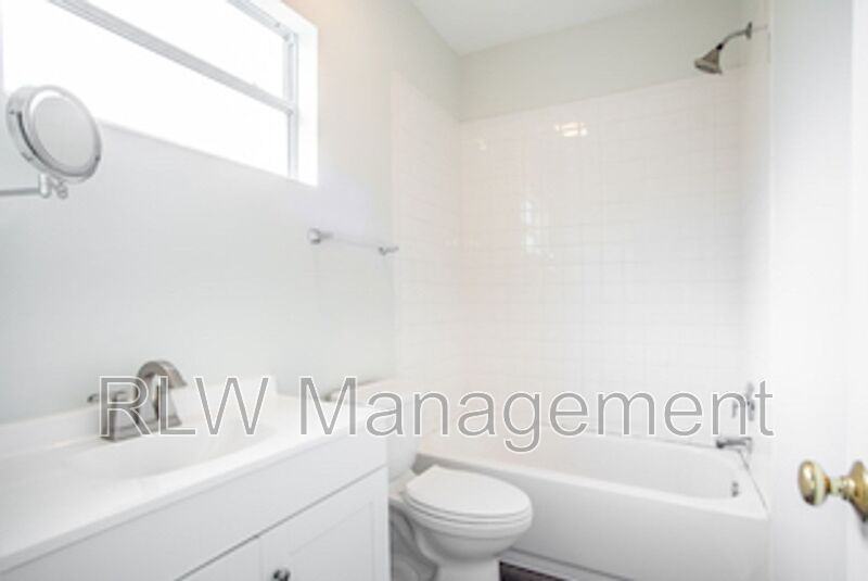11 N Central Ave #201 - Photo 5 of 7