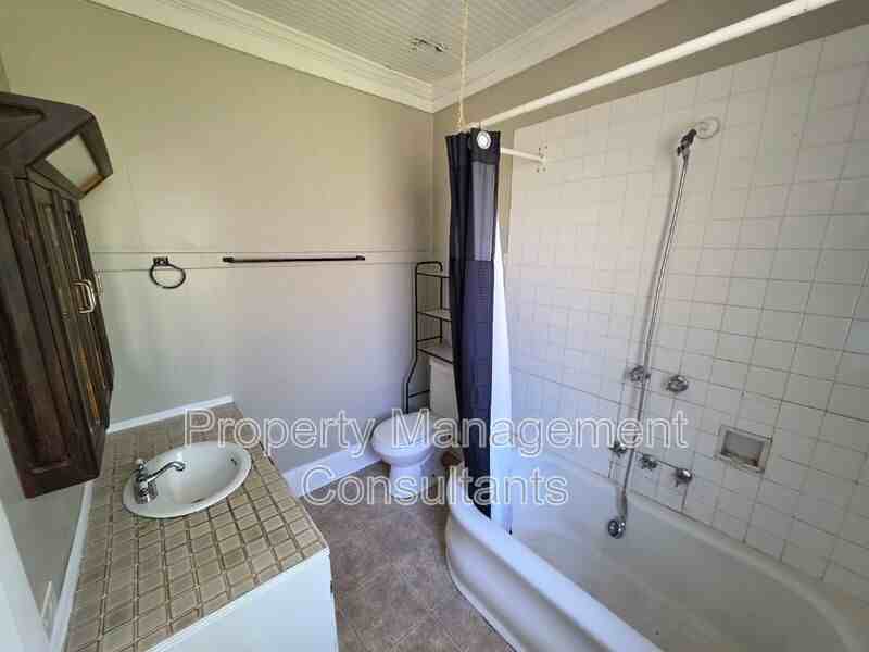 727 Sherrod Ave #A - Photo 2 of 9