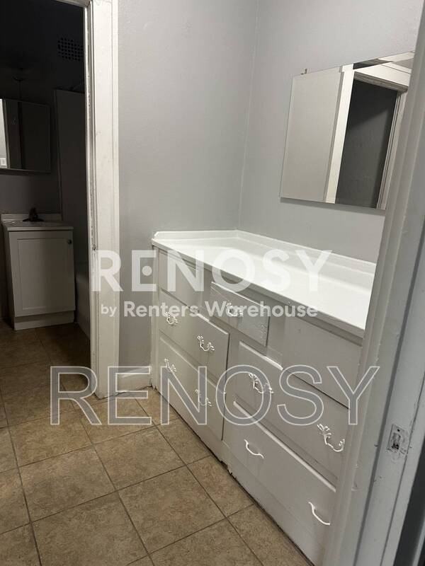 3607 Ingersoll Ave #111 - Photo 7 of 8