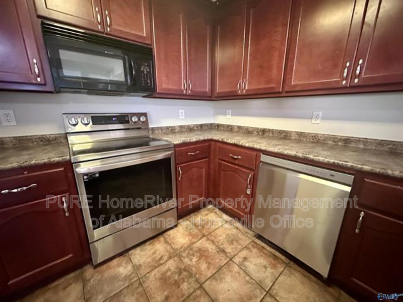 423 Jasmine Dr - Photo 3 of 16
