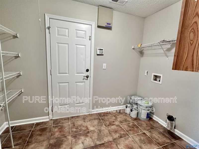 423 Jasmine Dr - Photo 5 of 16