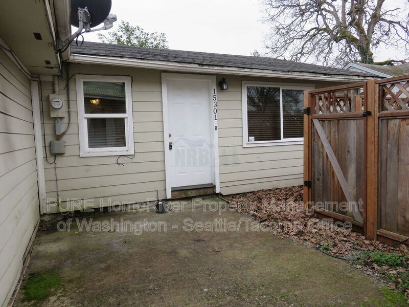 15301 Portland Ave Sw #B - Photo 3 of 15