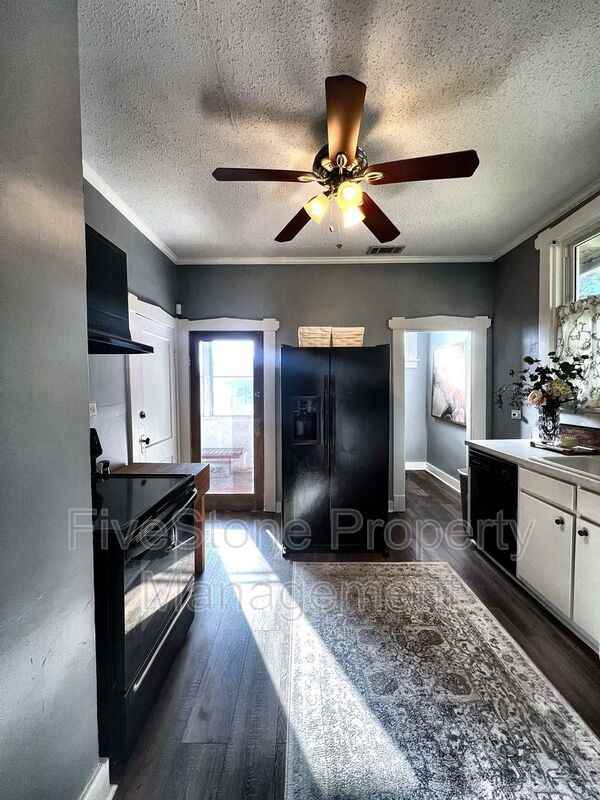 279 N Watkins St - Photo 4 of 11