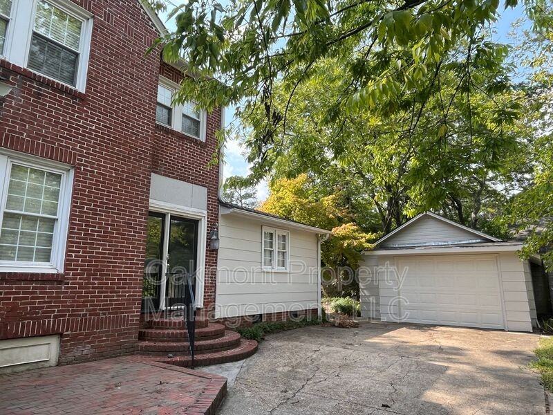 105 Peachtree St - Photo 4 of 44