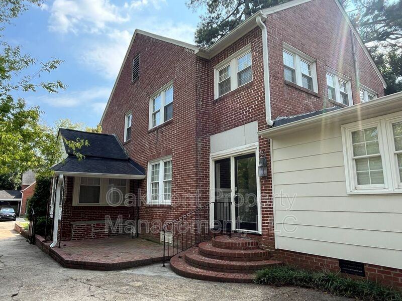 105 Peachtree St - Photo 5 of 44
