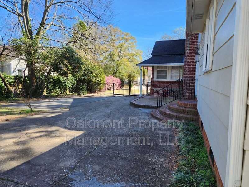 105 Peachtree St - Photo 6 of 44