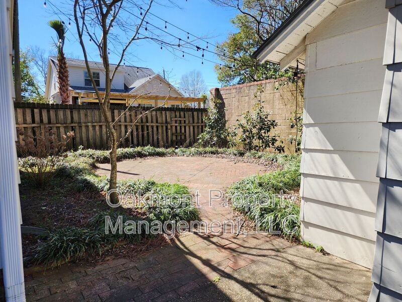 105 Peachtree St - Photo 7 of 44