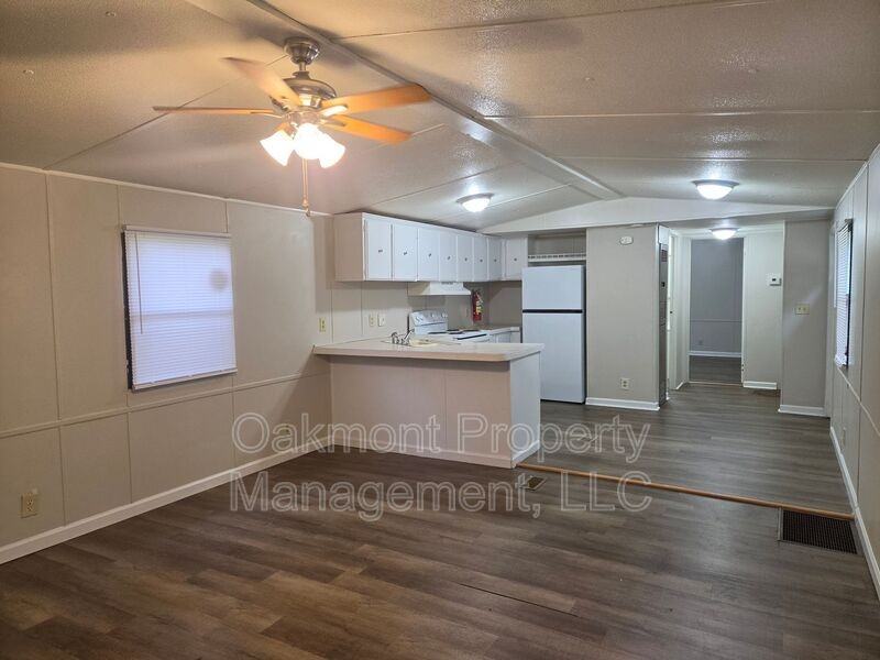 134 Joy Dr - Photo 4 of 11