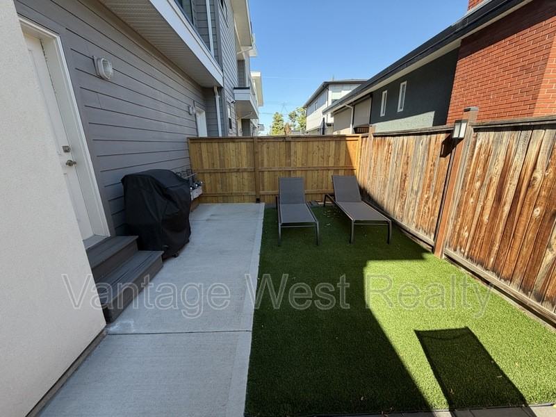 701 Kinnear Ave - Photo 3 of 22