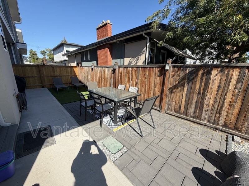 701 Kinnear Ave - Photo 4 of 22