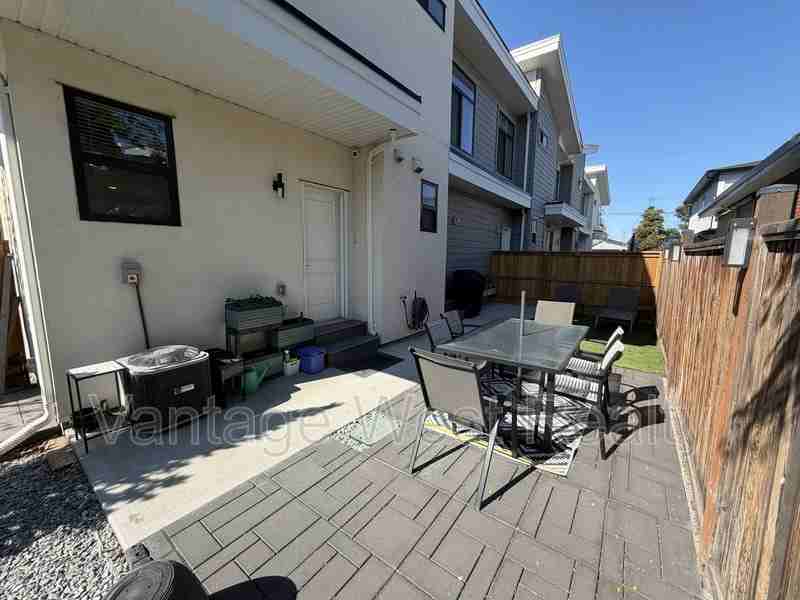 701 Kinnear Ave - Photo 5 of 22