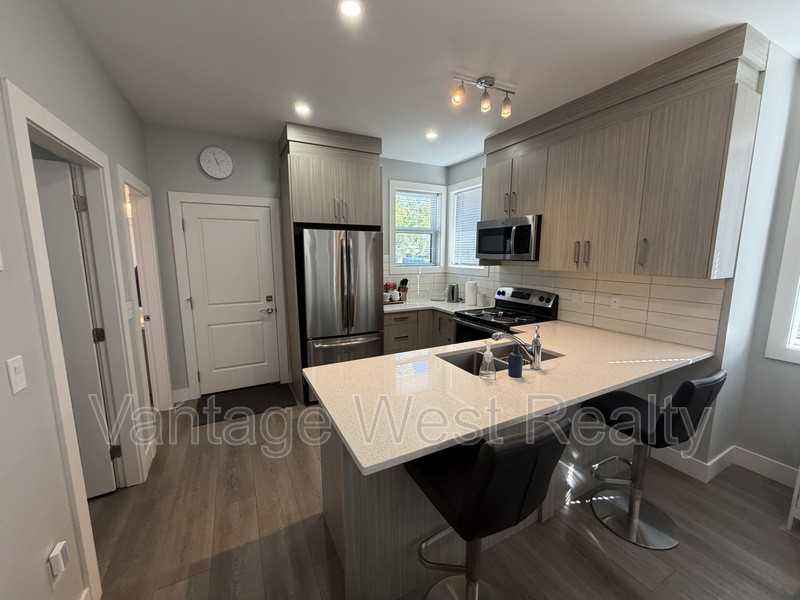 701 Kinnear Ave - Photo 7 of 22
