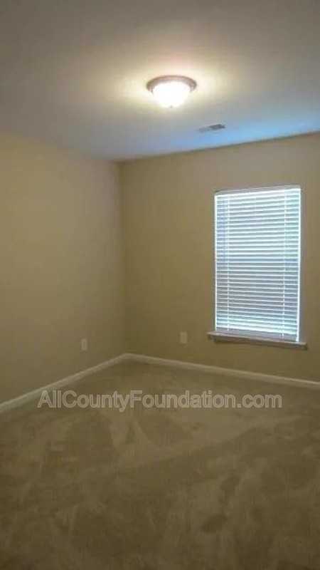 221 Meadow Wood Rd - Photo 4 of 10