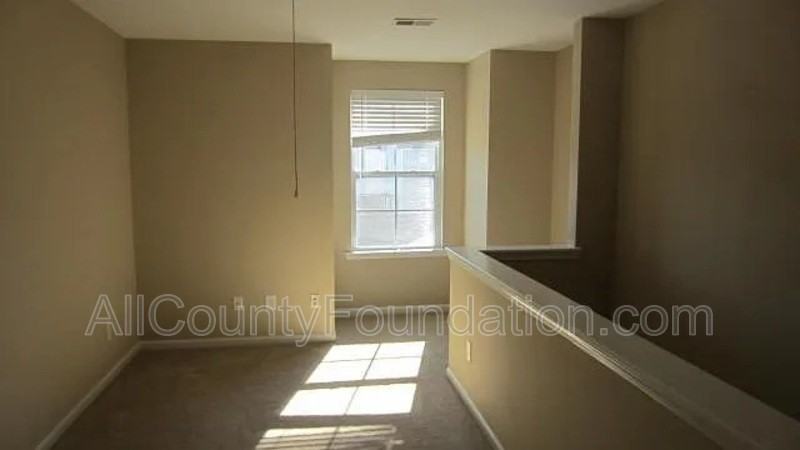 221 Meadow Wood Rd - Photo 5 of 10