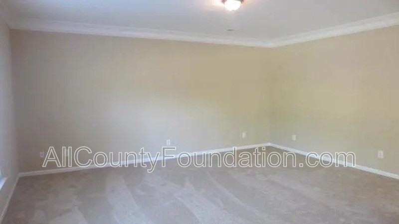 221 Meadow Wood Rd - Photo 7 of 10