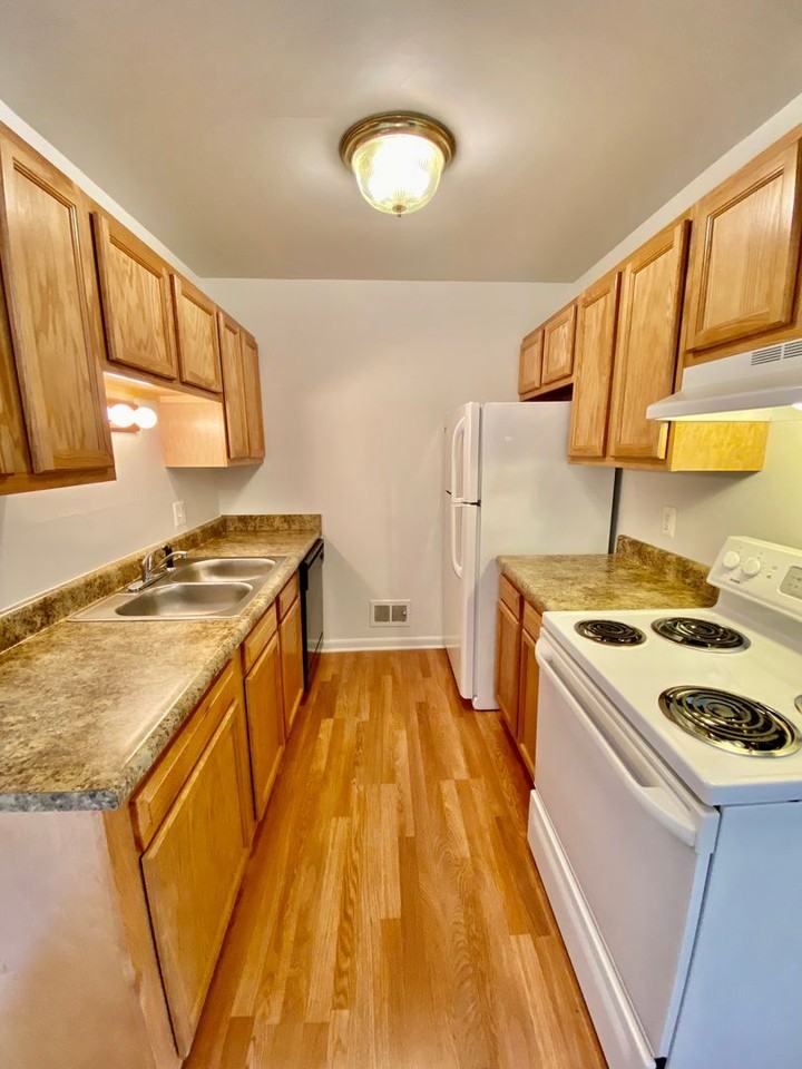 2728 Golfside Dr - Photo 2 of 10