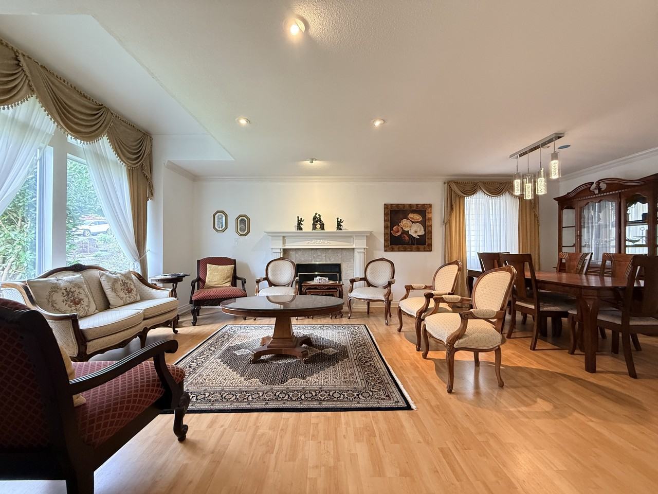 335 27th Street West - Photo 5 of 28
