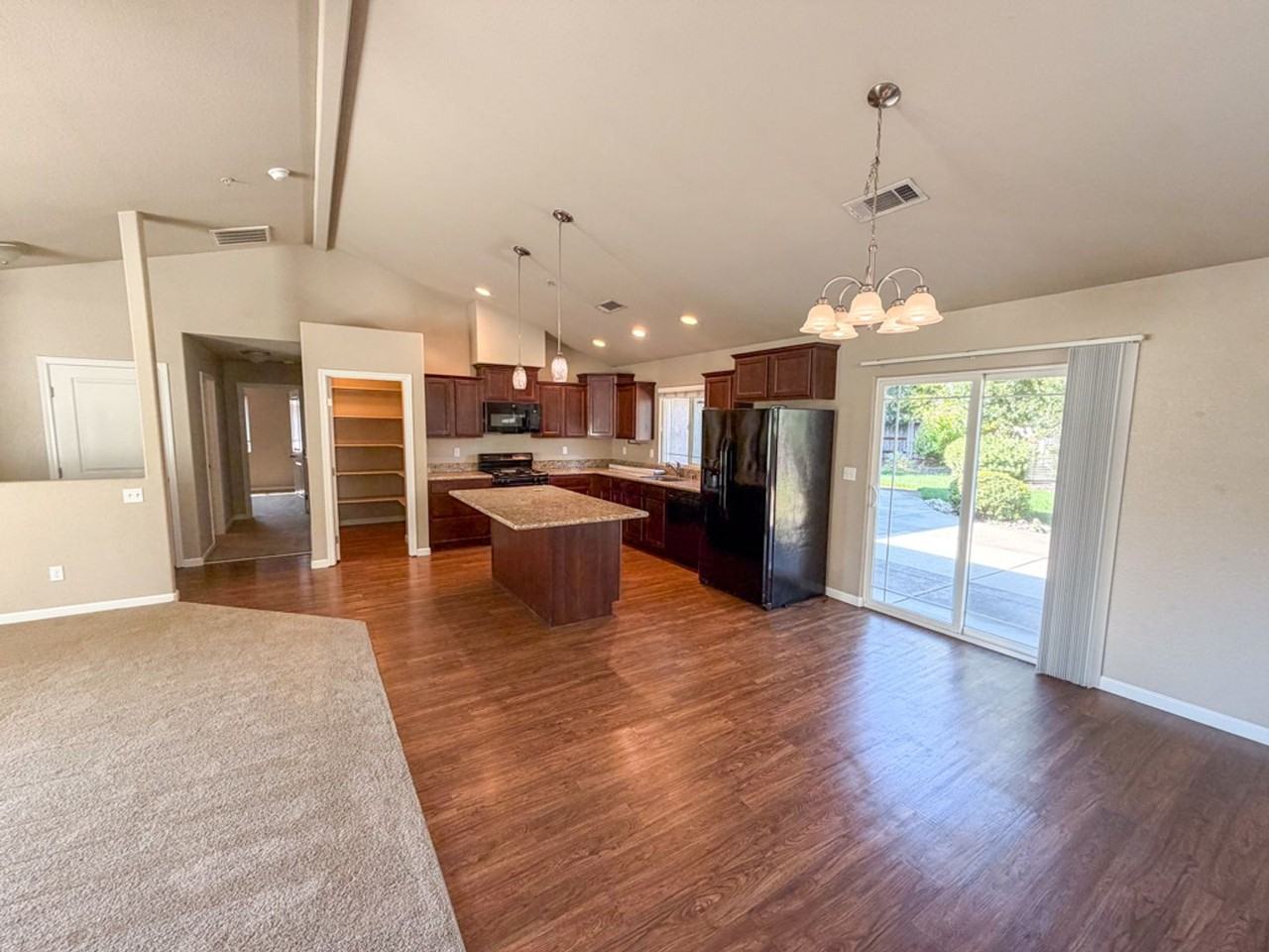 7172 Landcaster Ct - Photo 3 of 32