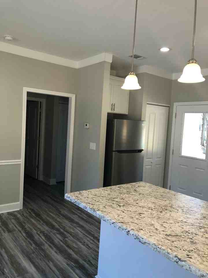 23 25th St Se - Photo 2 of 7