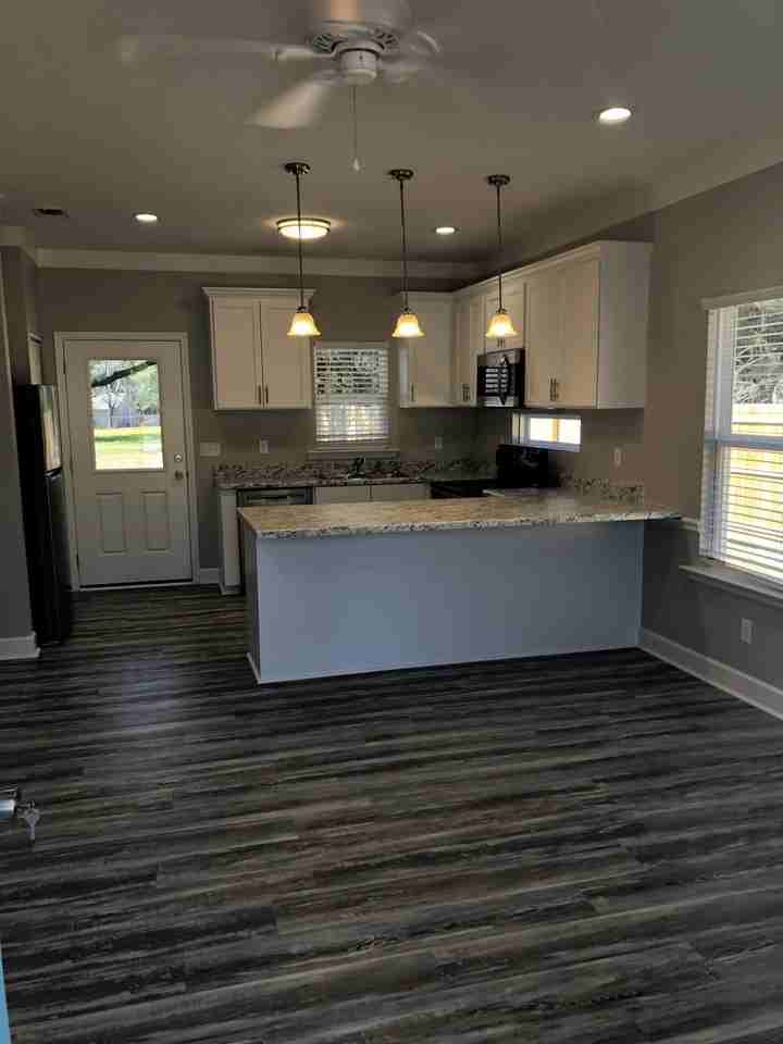 23 25th St Se - Photo 4 of 7
