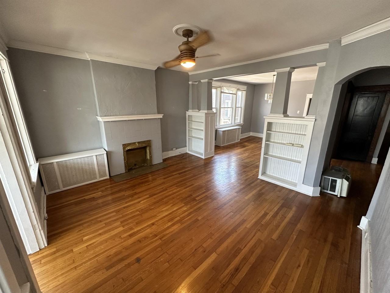 2727 Broadway Avenue - Photo 2 of 12