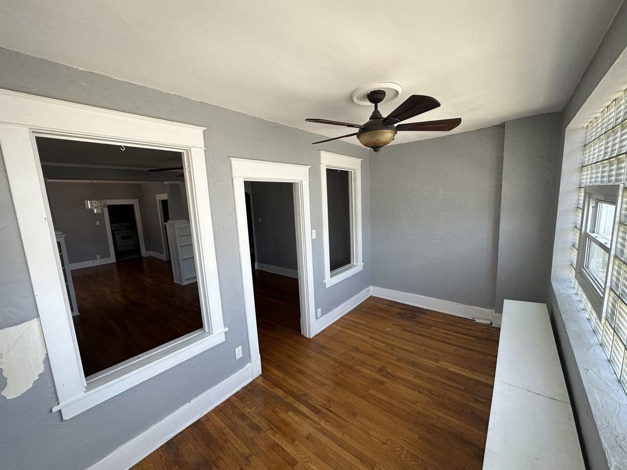 2727 Broadway Avenue - Photo 4 of 12