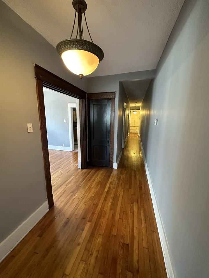 2727 Broadway Avenue - Photo 6 of 12