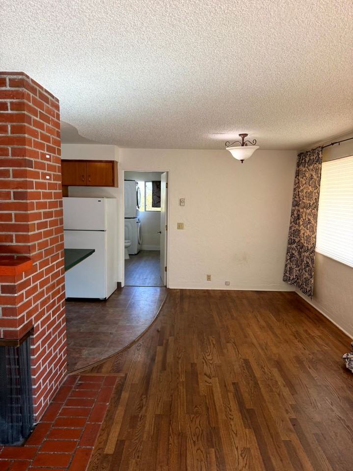 3870 Hilyard St - Photo 6 of 18