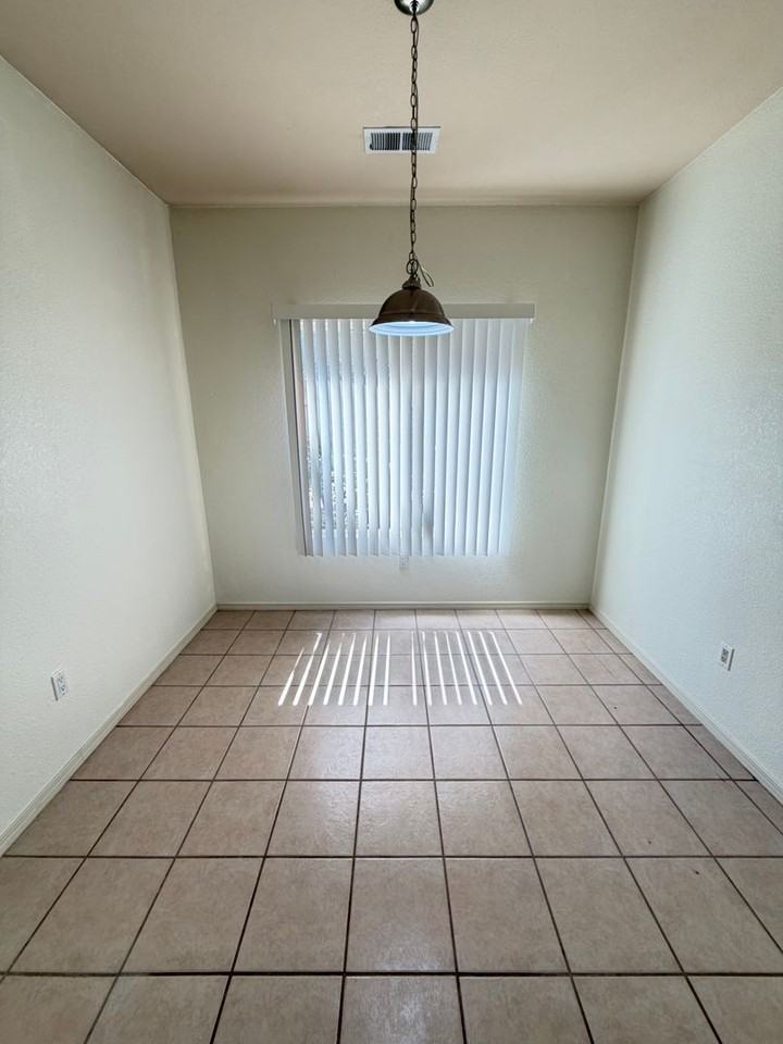 7419 Desert Eagle Rd Ne - Photo 3 of 36