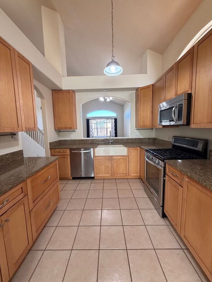 7419 Desert Eagle Rd Ne - Photo 5 of 36
