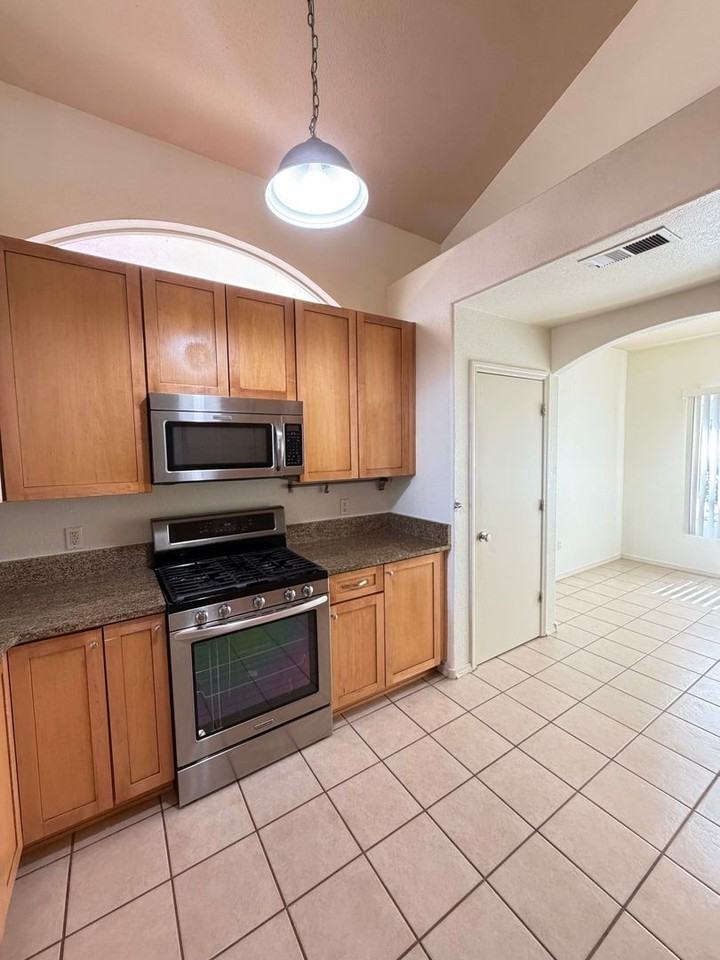 7419 Desert Eagle Rd Ne - Photo 7 of 36