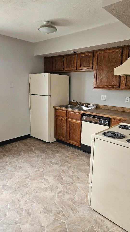 2120 Marathon Avenue - Photo 3 of 10