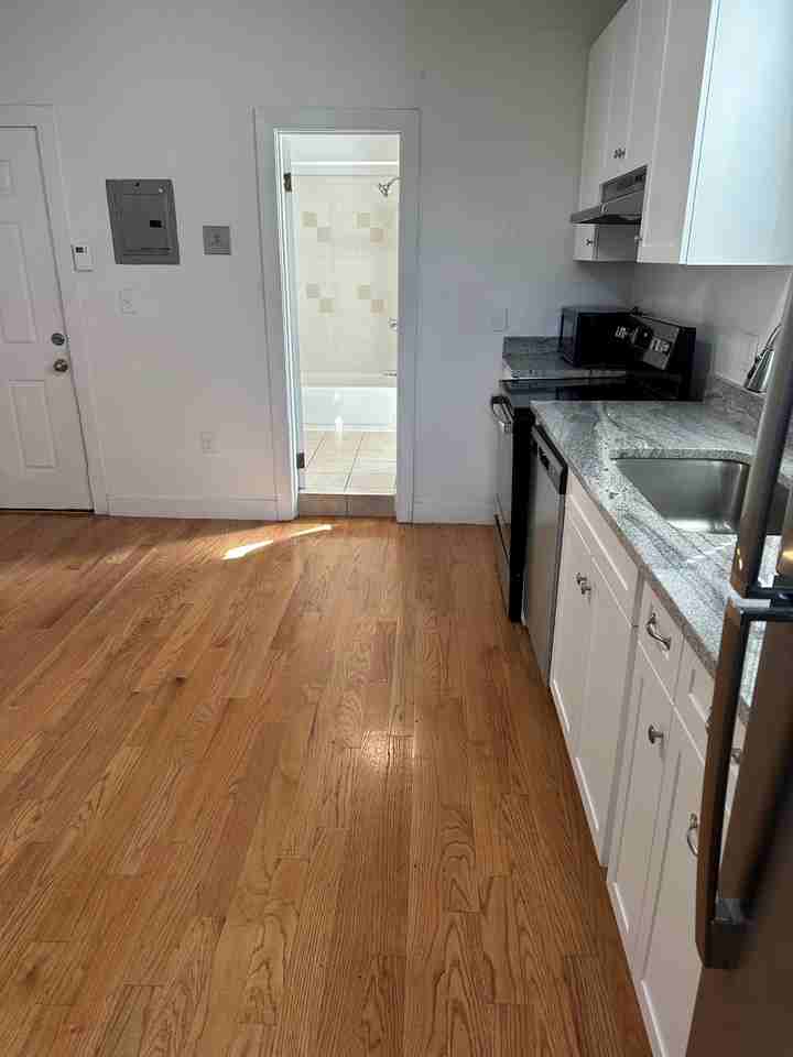 10 Greenville St #4 - Photo 3 of 9