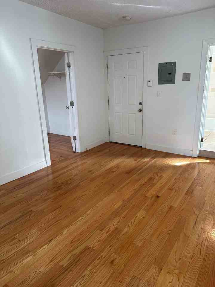 10 Greenville St #4 - Photo 5 of 9