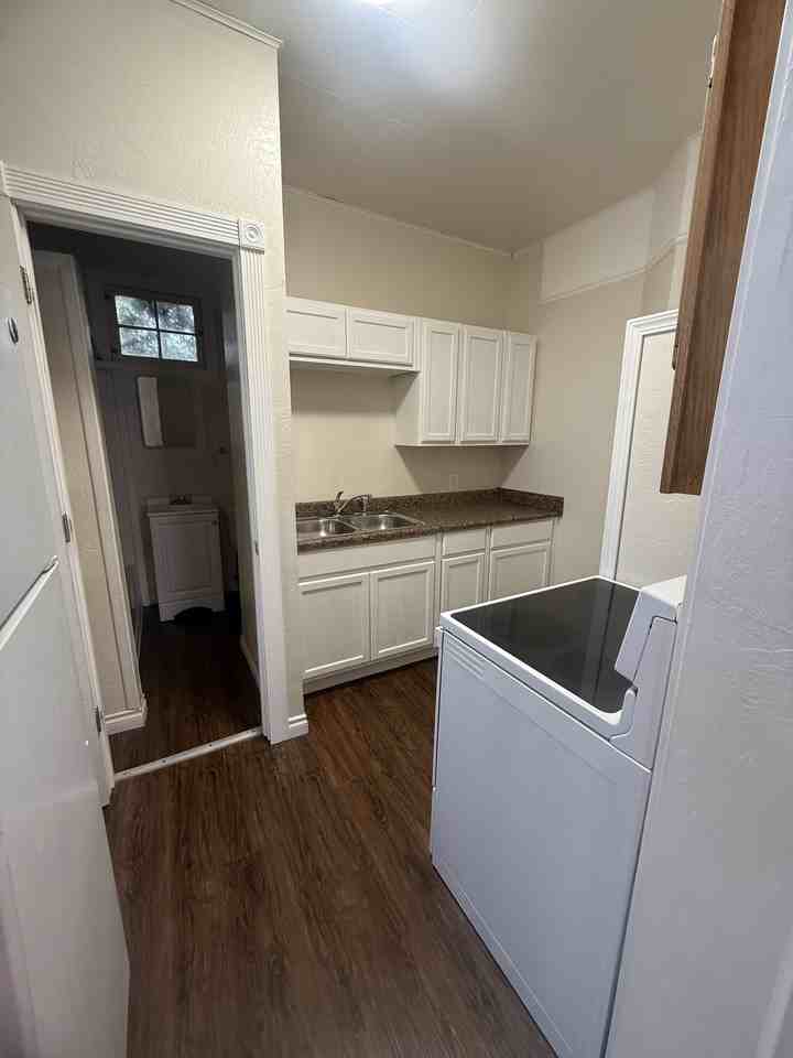 748 SE Jackson St. - Photo 4 of 5