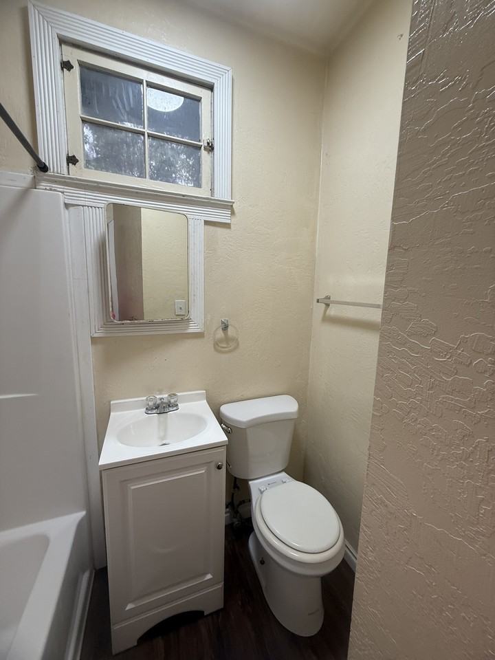 748 SE Jackson St. - Photo 5 of 5