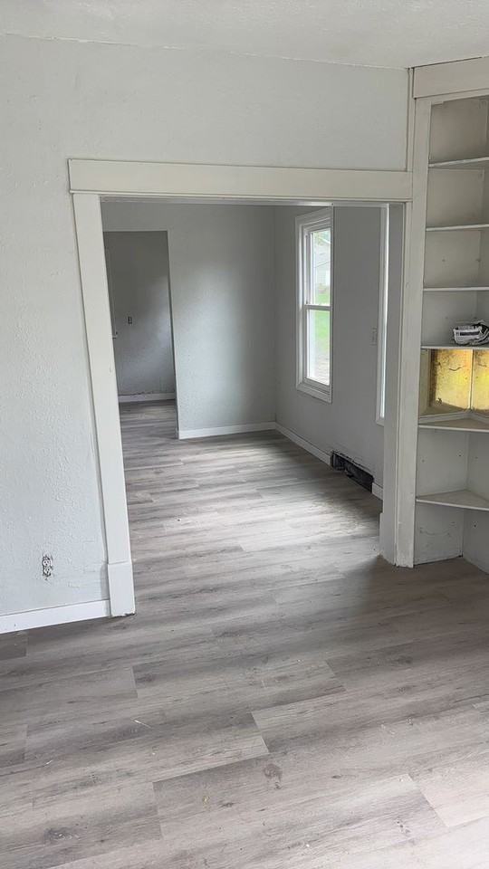 728 N Blauvelt Ave - Photo 2 of 8
