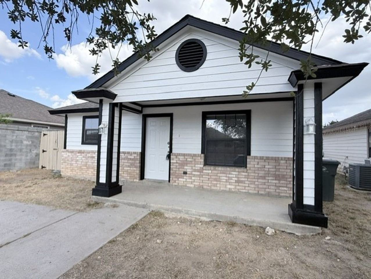 4515 Elizabeth - Photo 2 of 21