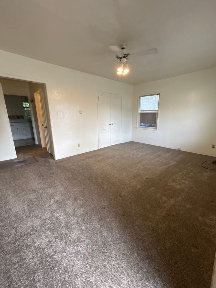 723 E College Dr - Photo 3 of 10