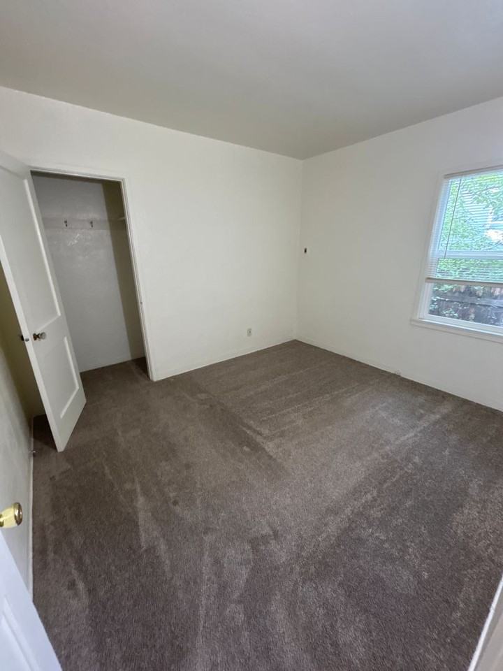 723 E College Dr - Photo 6 of 10