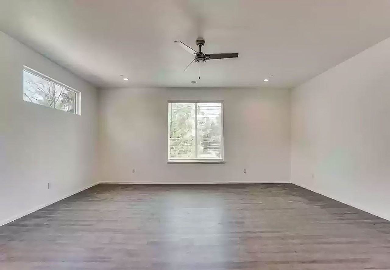 ONE MONTH FREE + $500 DEPOSIT! * Move in Ready! - Photo 5 of 18