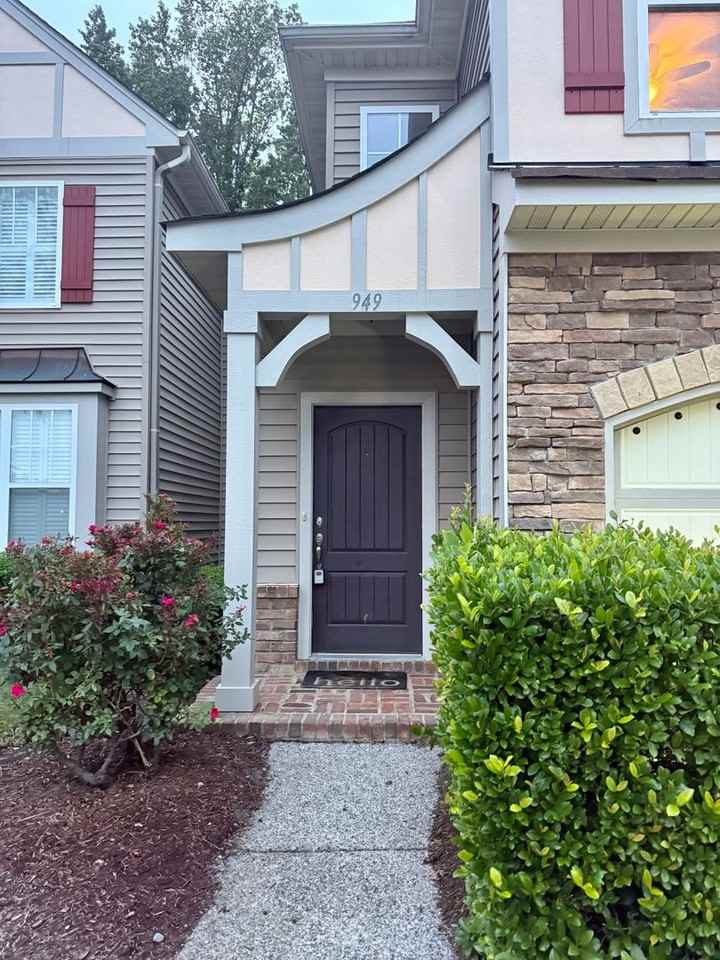 949 Turtle Pond Ln - Photo 2 of 34