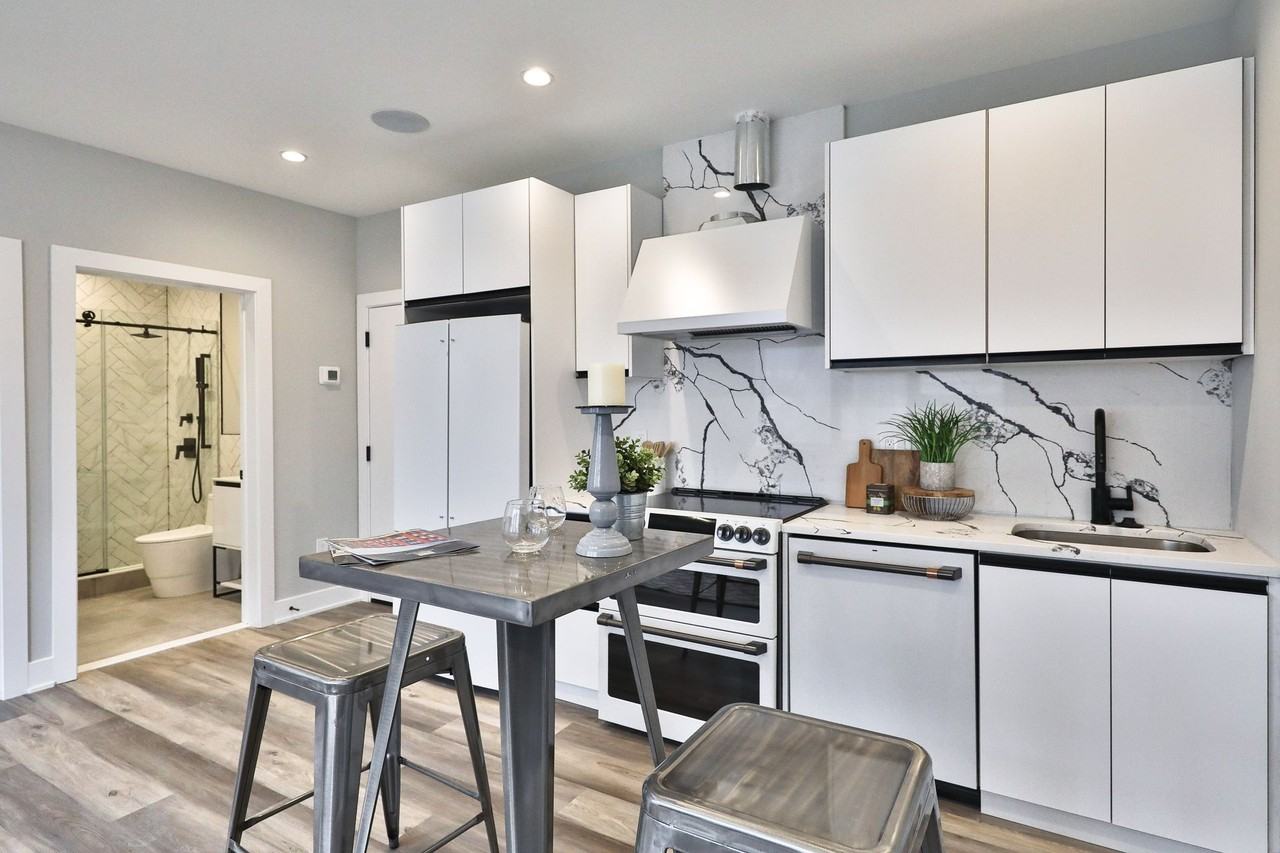 1612 Cambridge - Photo 2 of 27