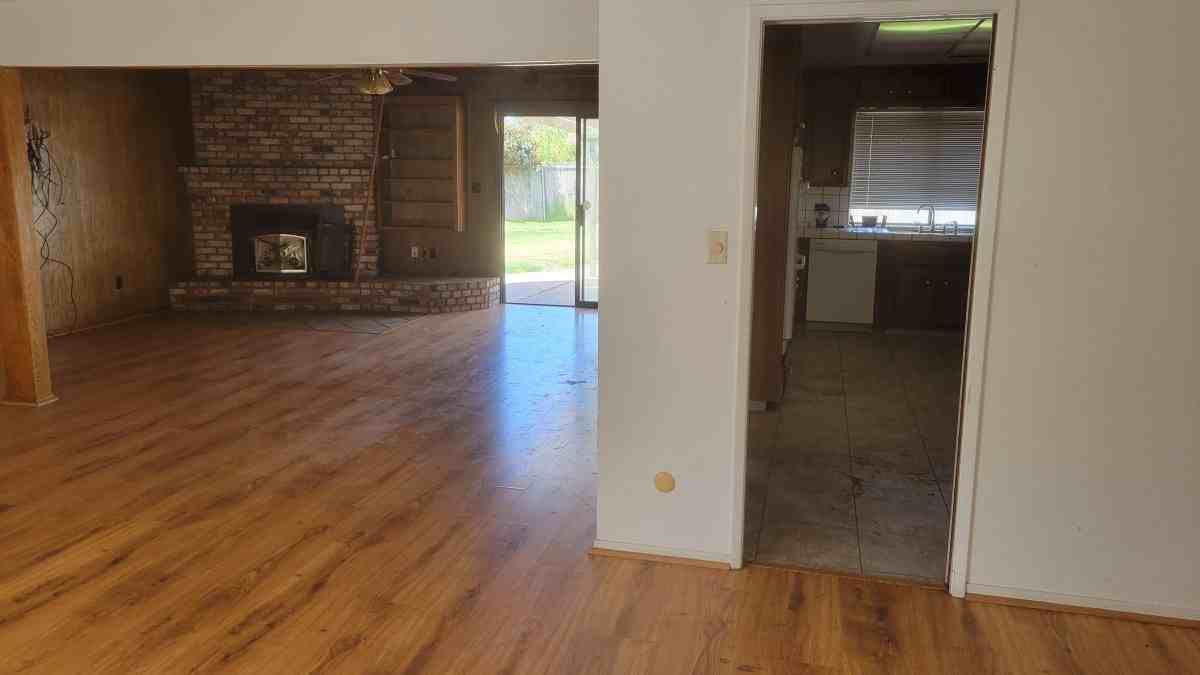 1217 Applegate Rd - Photo 2 of 9