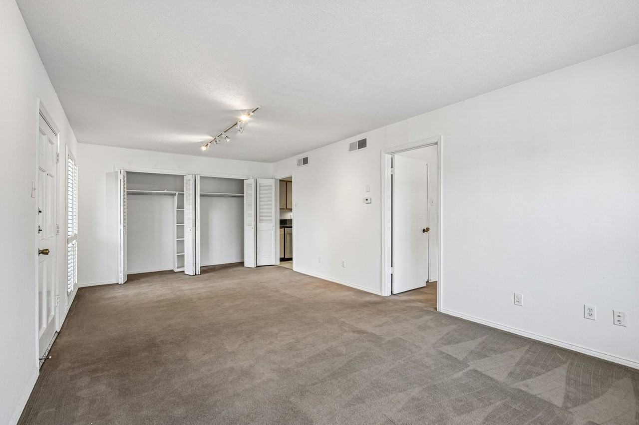 Kings Palace Apartments - Photo 2 of 19