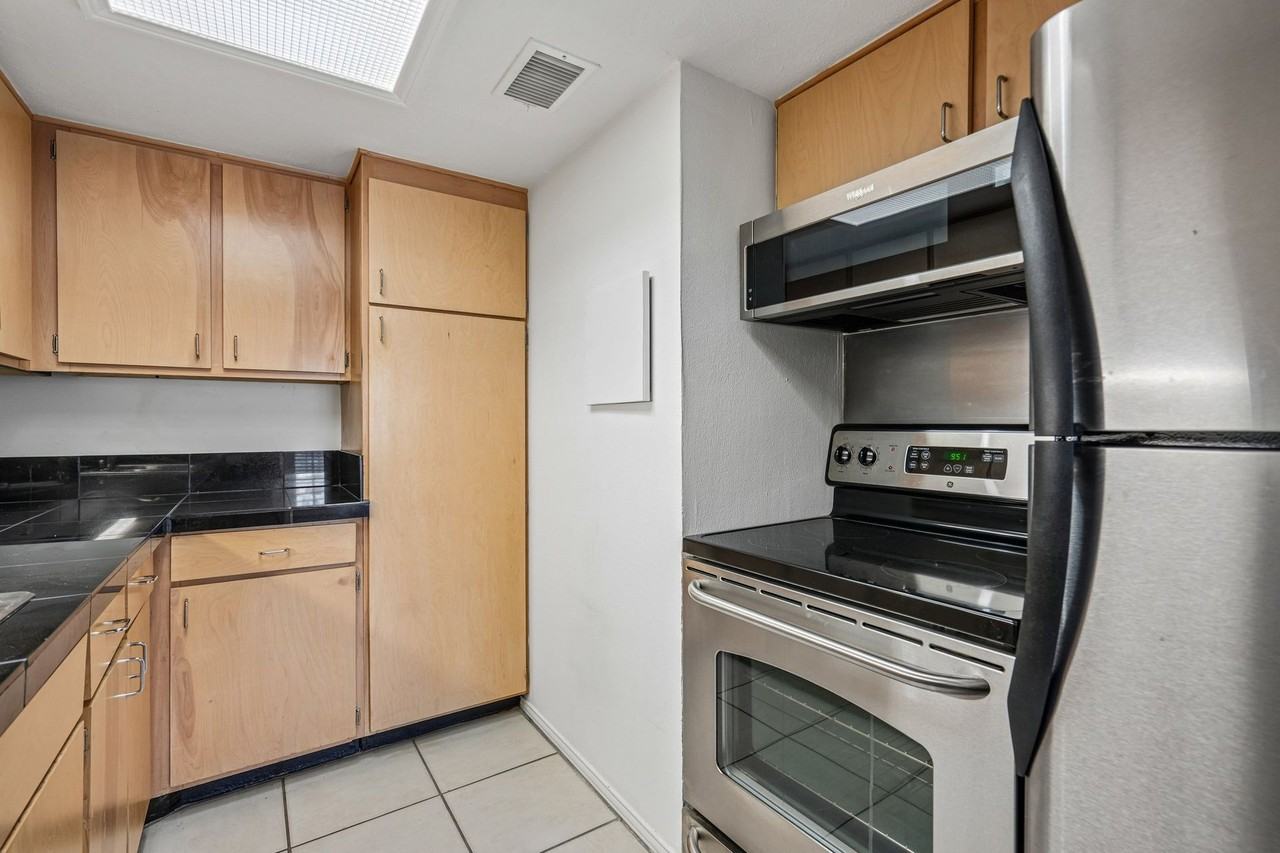 Kings Palace Apartments - Photo 3 of 19