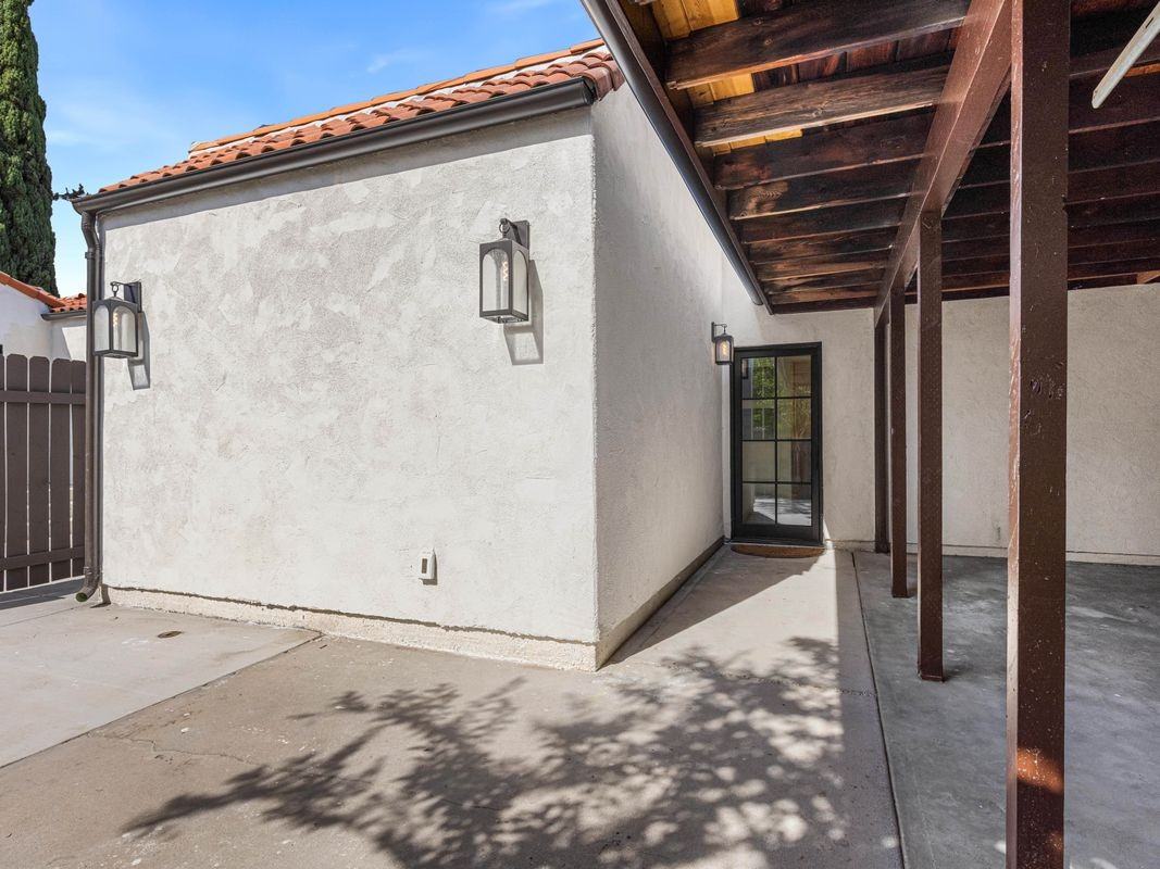 926 E Dryden St ##Adu - Photo 3 of 22