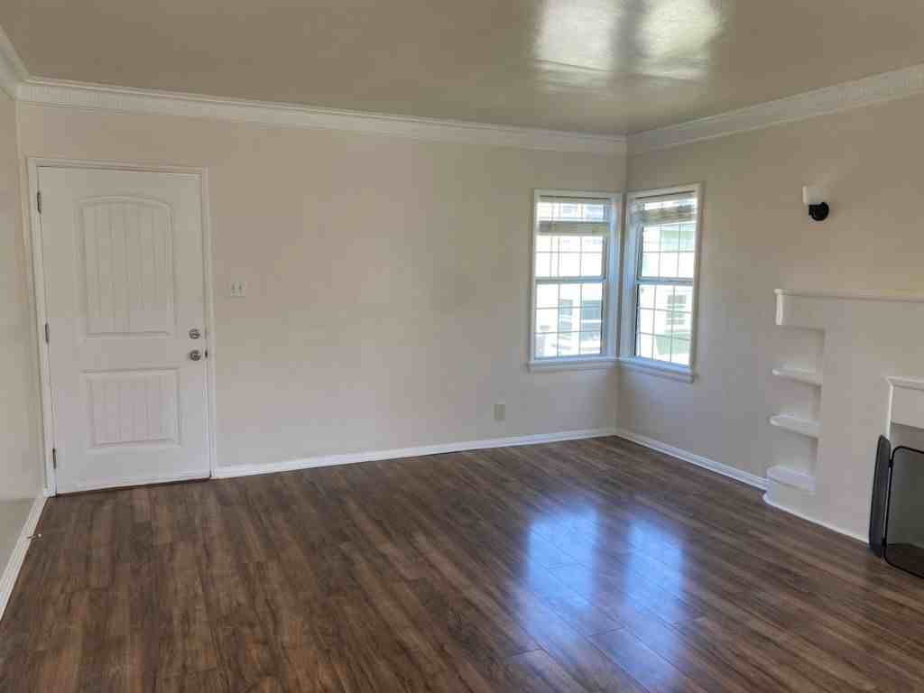 4136 S Victoria Ave - Photo 3 of 30