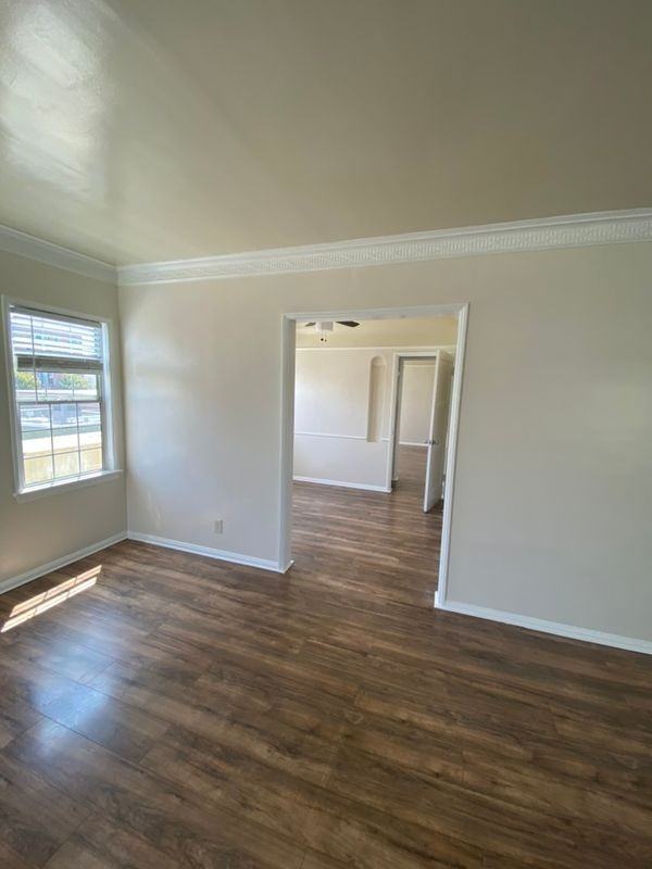 4136 S Victoria Ave - Photo 4 of 30